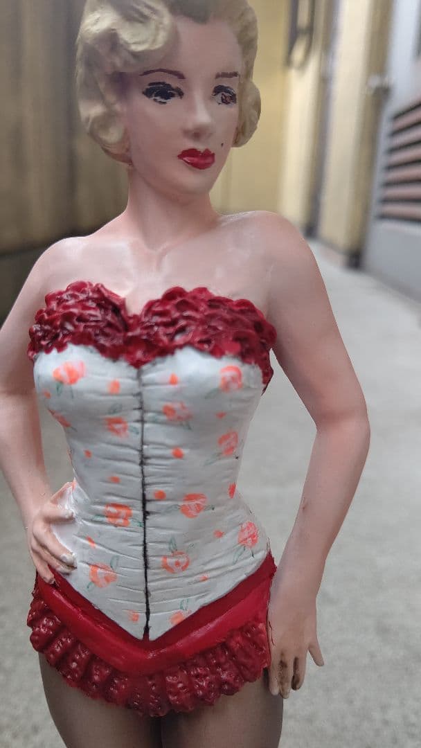 u*7様 マリリン・モンローの[帰るざる河]をイメージしたフィギュア