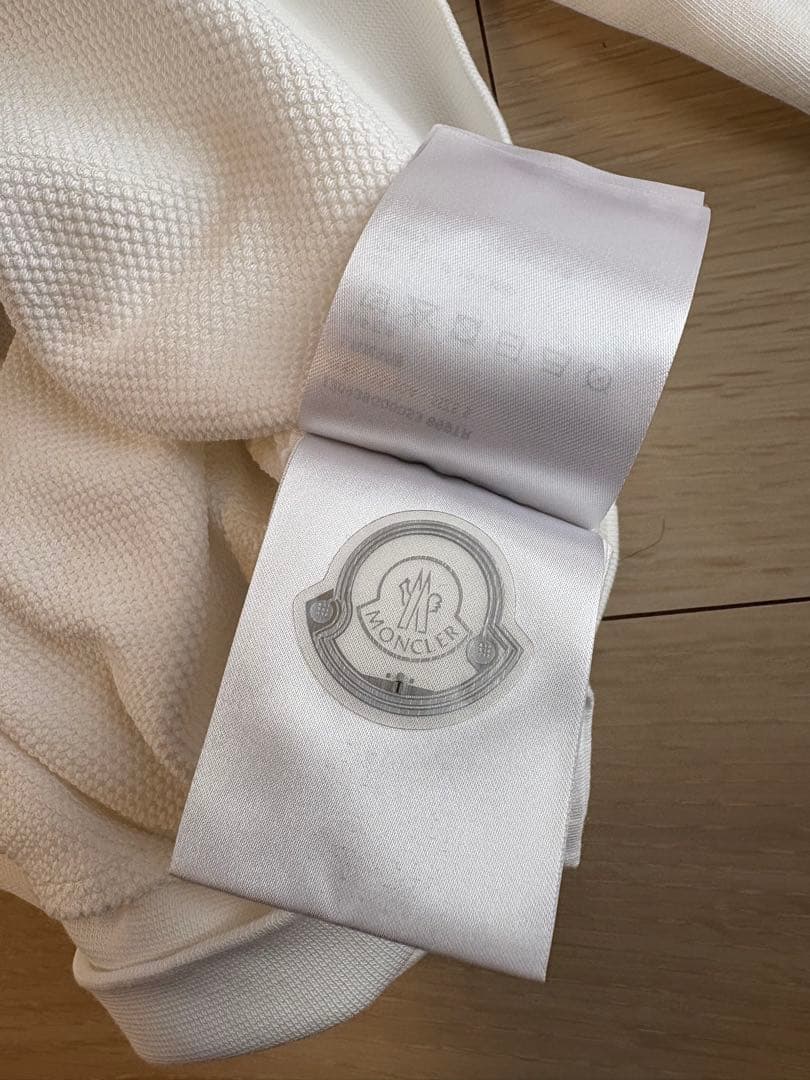 23AW美品❣️正规品❣️男女兼用モンクレールロゴエンブロイダリートレーナーホワイト