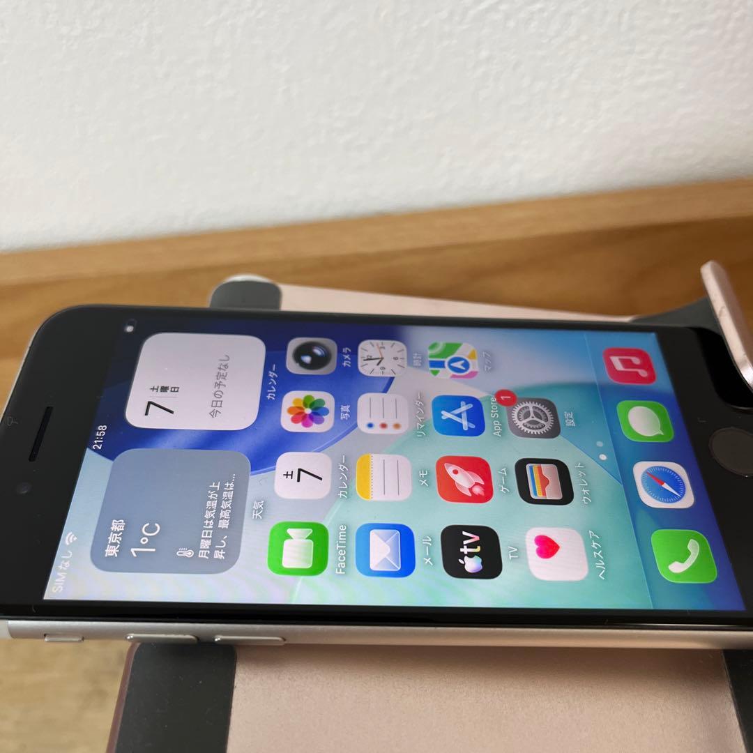 バッテリー新品100%iPhoneSE3 3世代64G SIMフリースターライト