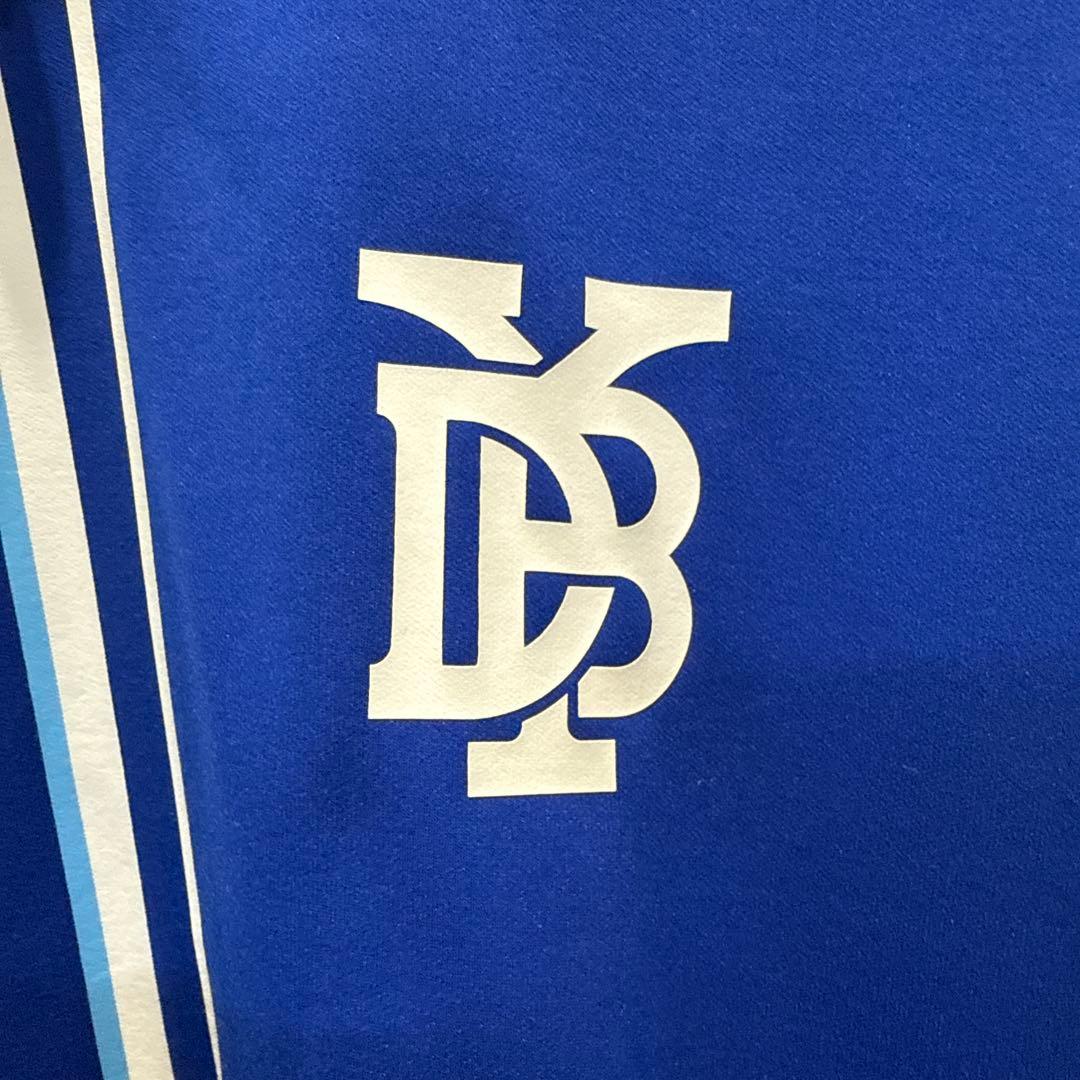 横浜DeNAベイスターズ　青いストライプデザインフード付きジャケット