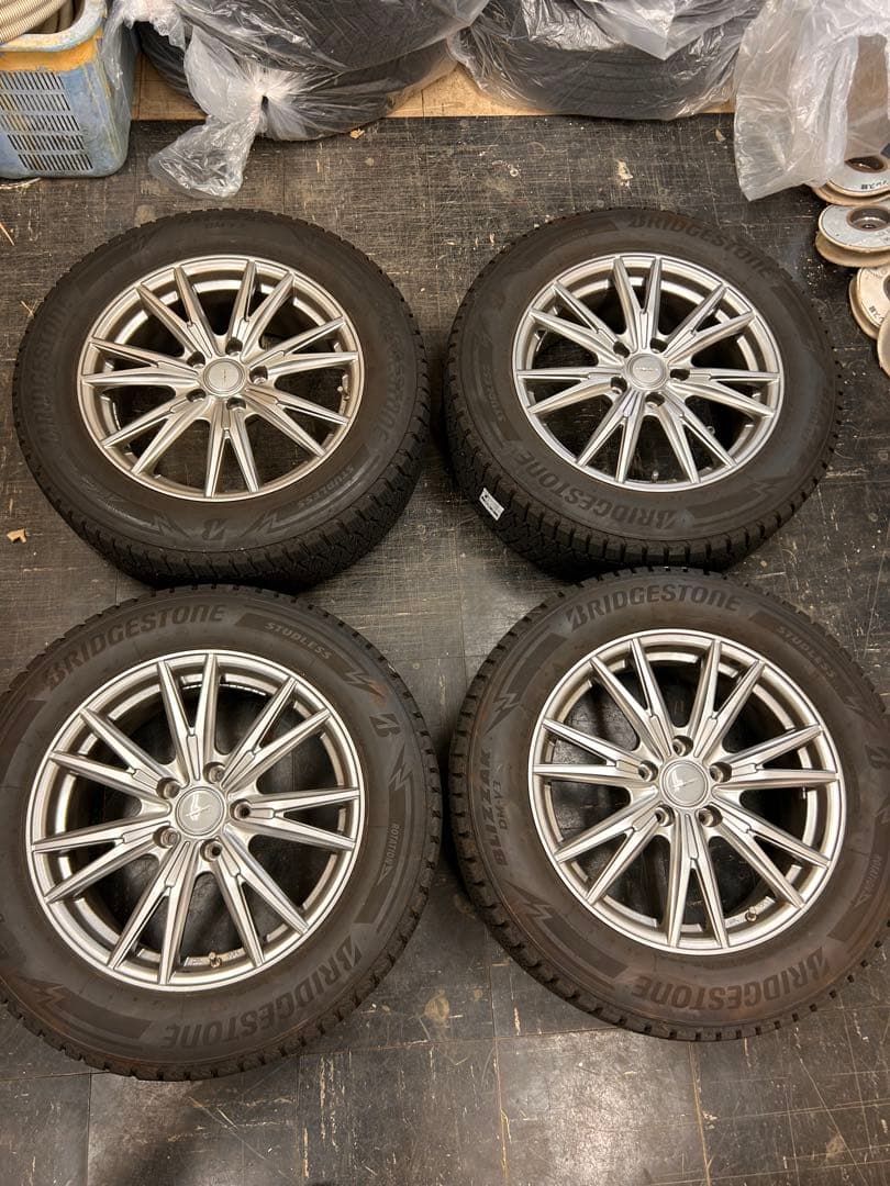 ブリヂストン BLIZZAK DM-V3 225/60R17 スタッドレス