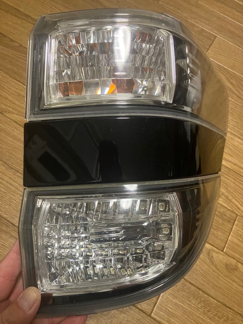 20ヴェルファイアテールランプ