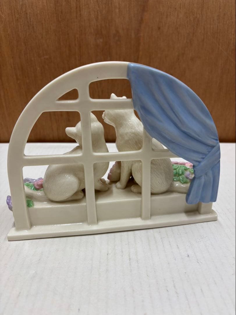 レノックス 猫 フィギュリン Love in bloon 窓辺の2匹の猫