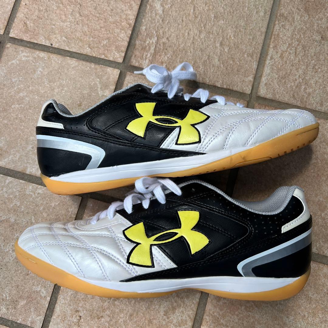 アンダーアーマーフリーリー白／黒