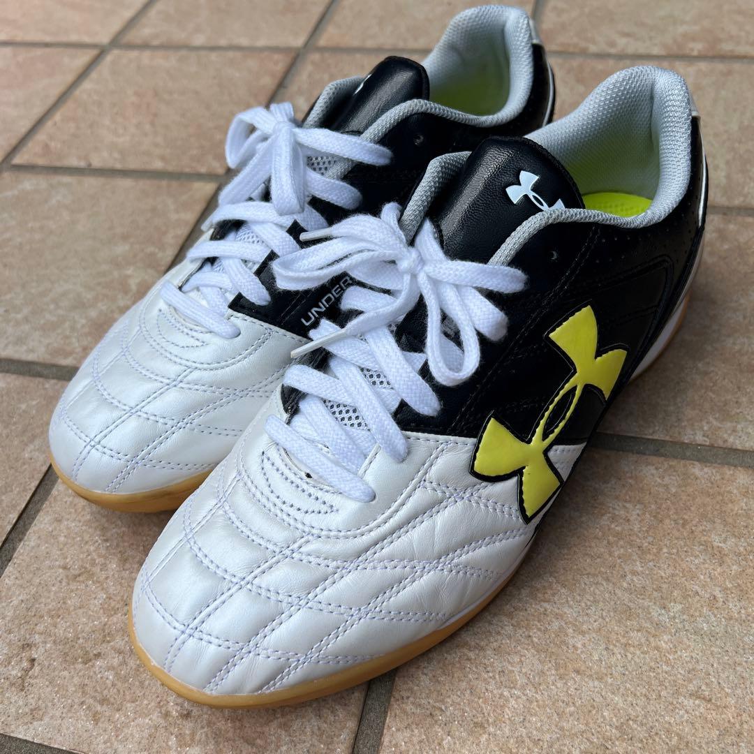 アンダーアーマーフリーリー白／黒