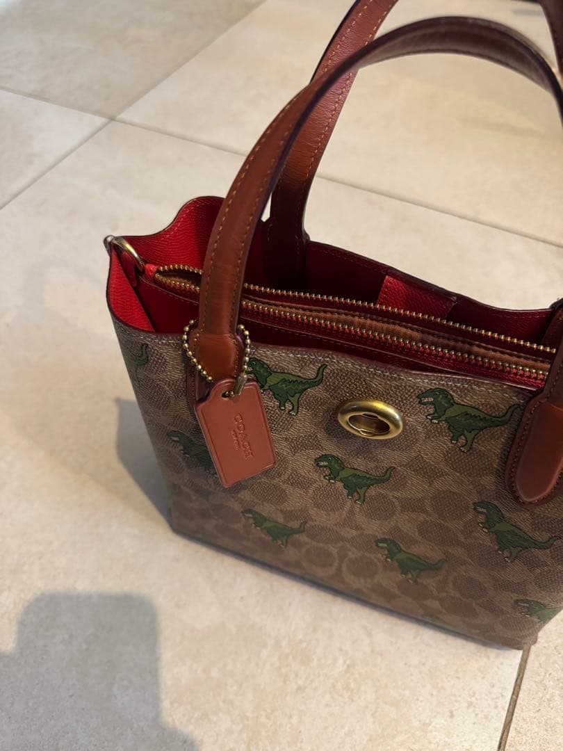 新品コーチ coachダイナソー柄トート/ショルダーバッグ
