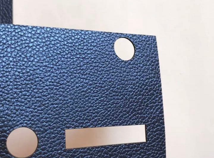 青 HASSELBLAD500cmBodyとA12フィルムマガジン 皮を飾ります