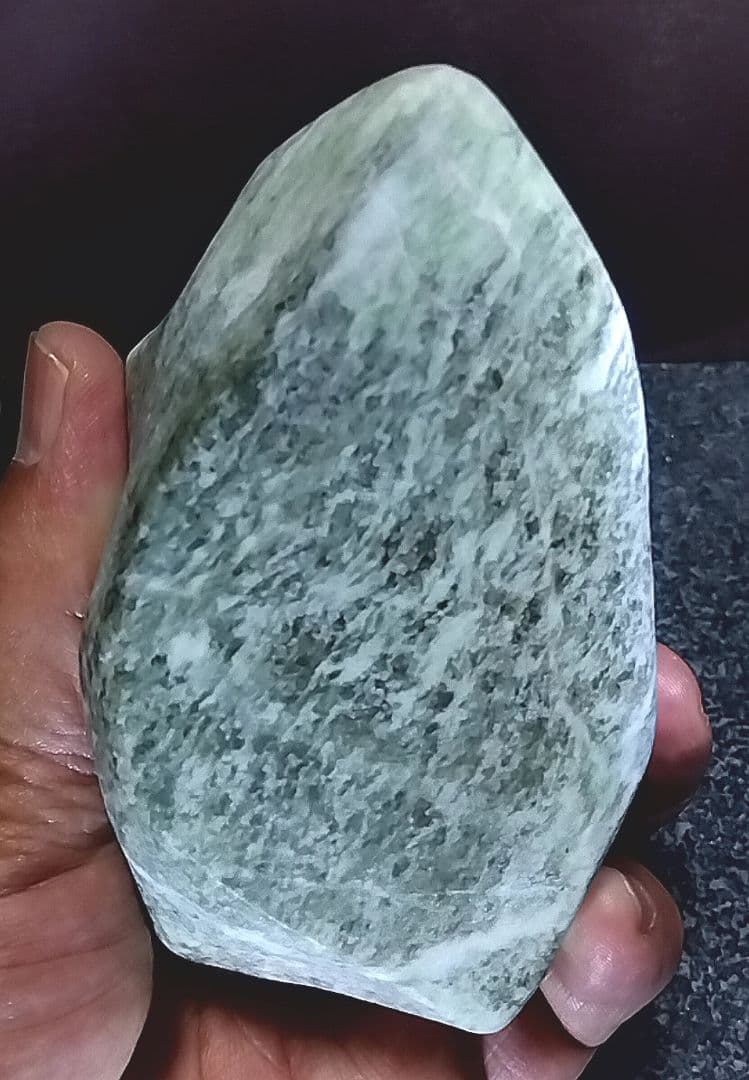 ★翡翠原石★糸魚川硬玉【姫川・転石磨き石1.1kg】