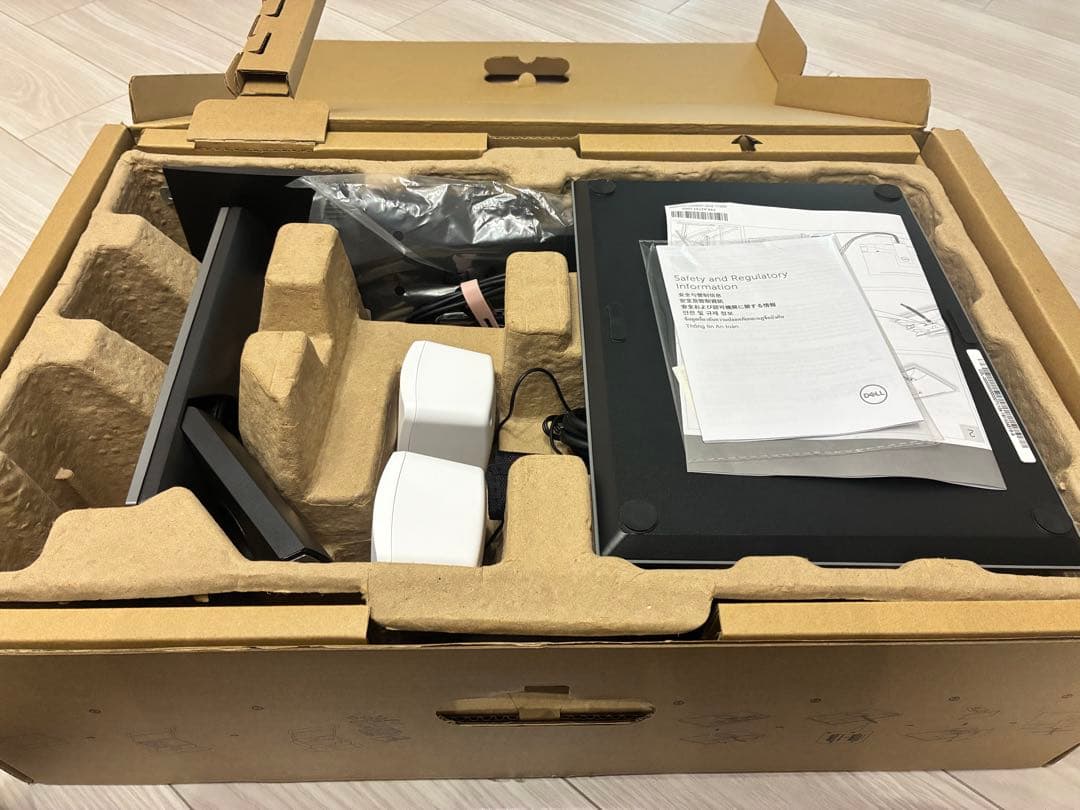 DELL ディスプレイ　P2418HT + BUFFALO スピーカー