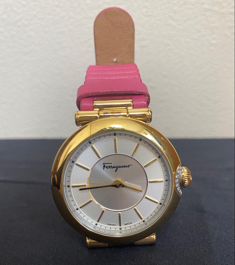 Ferragamo フェラガモ ダイヤ付きピンクベルト時計（変えベルト2本付き）