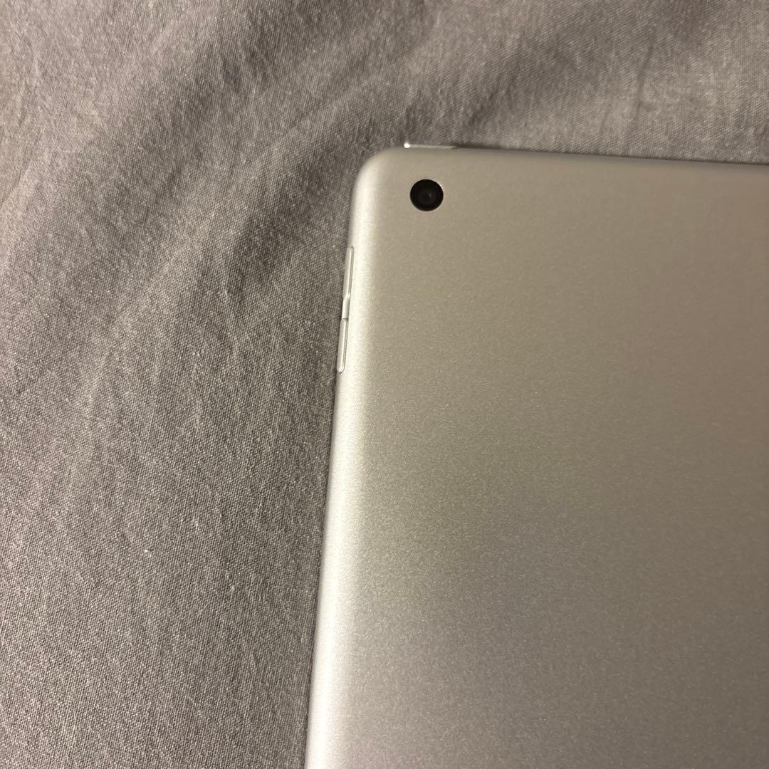 Apple iPad 第七世代　シルバー
