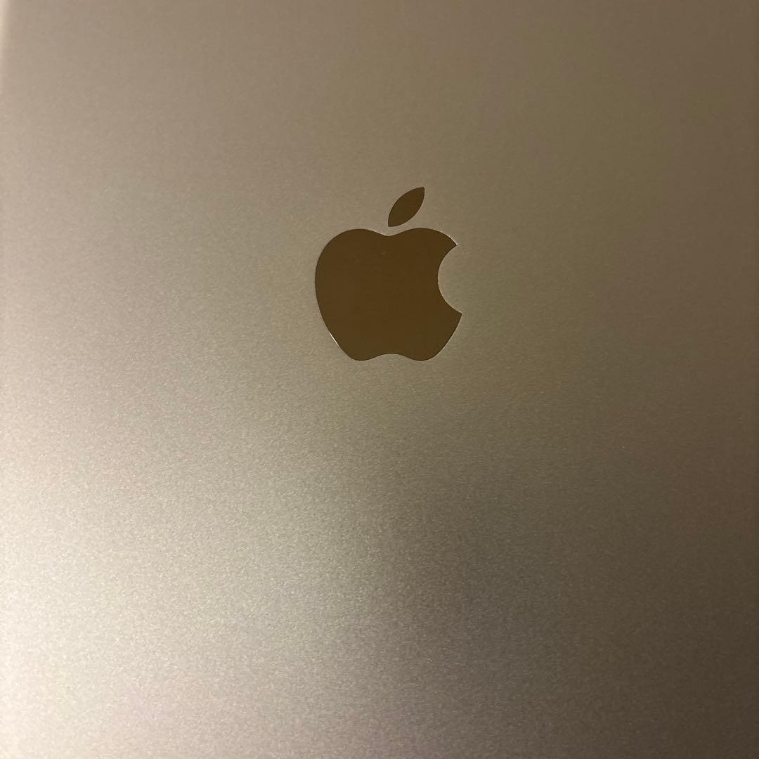 Apple iPad 第七世代　シルバー