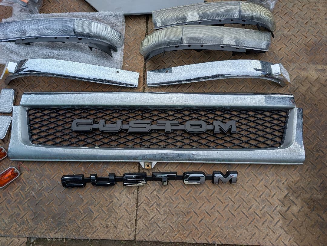 newキャンターグリルウインカー他　現状中古ジャンク品