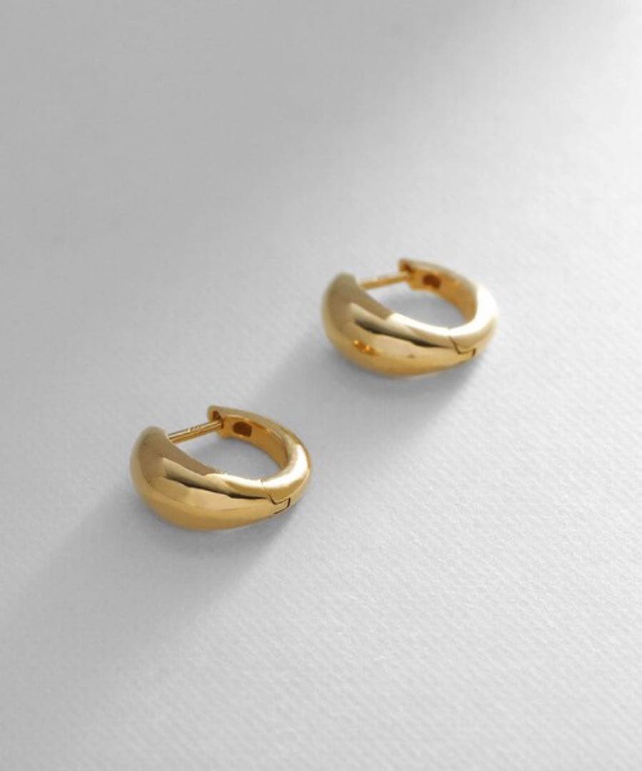 ⭐︎新品⭐︎COCOSHNIK シルバー ハギーフープ マーキスピアス GP