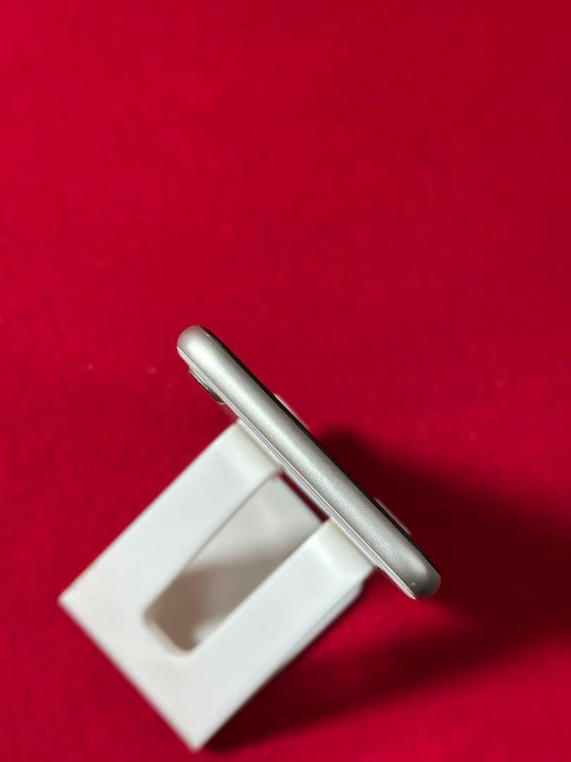 【4108】iPhone SE3第3世代スターライト 64GB simフリー