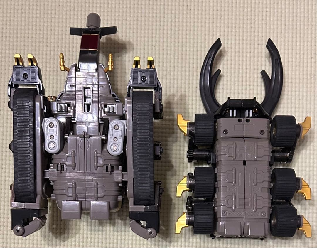 DX 超合金　迅雷合体　轟雷神　ゴウライジン