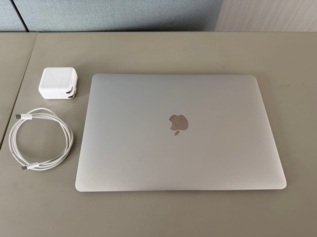 MacBook Air 2020 Corei7 1.2Ghz 16GB　1TB