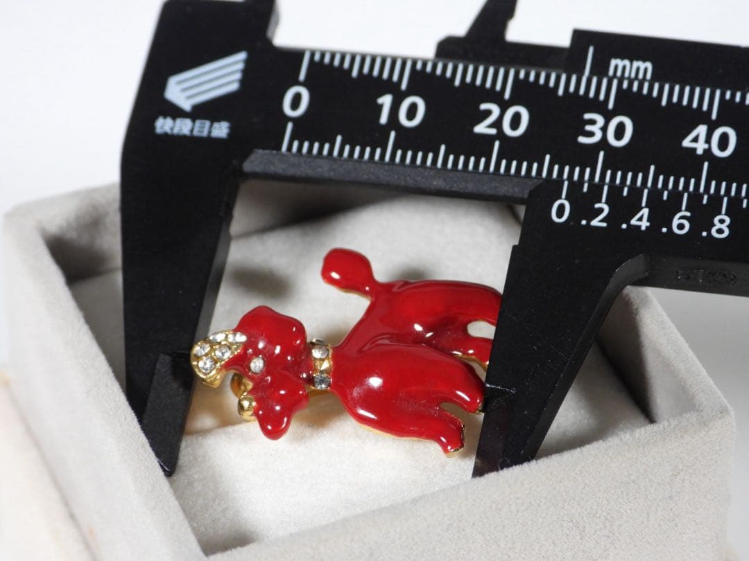 本珊瑚　赤珊瑚　犬ブローチ　アクセサリー ヴィンテージ