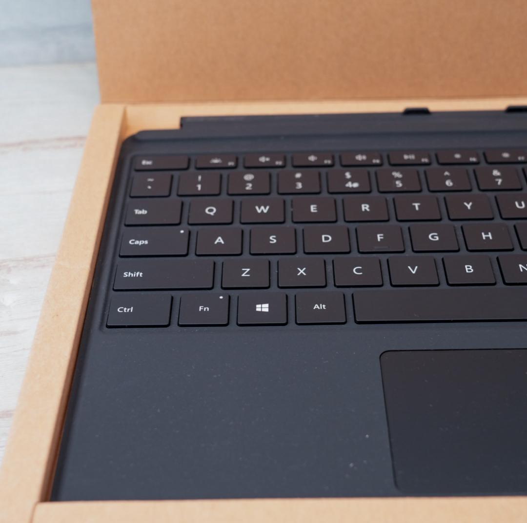Surface Pro X 英字版 QJX-00021　未使用品