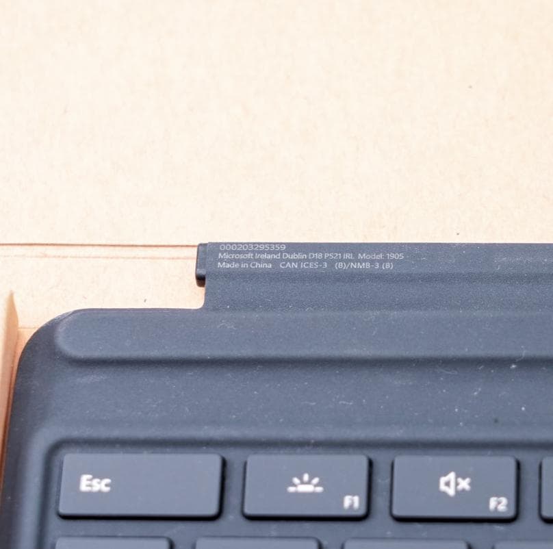 Surface Pro X 英字版 QJX-00021　未使用品