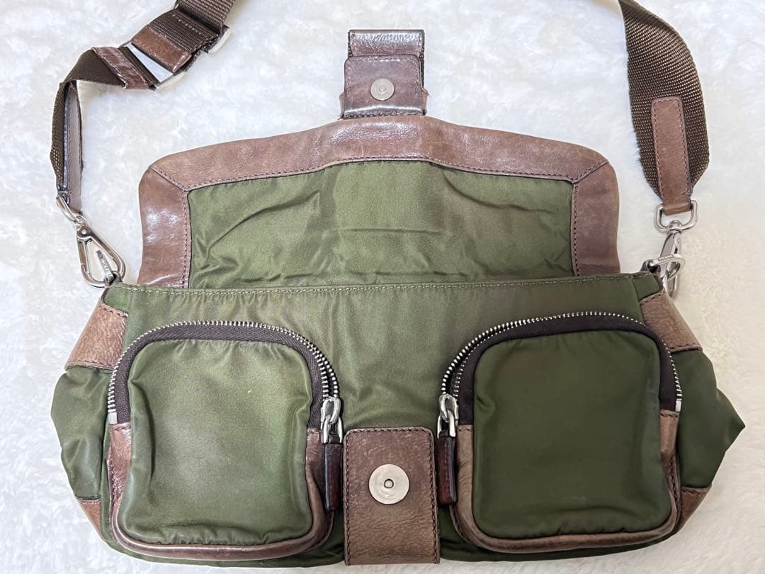 PRADA ボディバッグ・ウエストポーチ ブラウンとオリーブグリーン