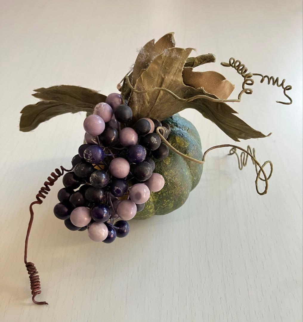 カネコイサオ 南瓜と葡萄のコサージュ