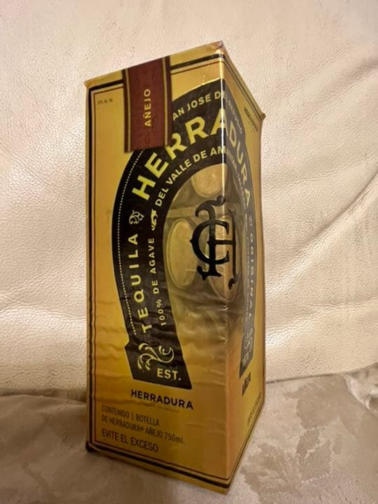 テキーラ　エラドゥーラ　アネホ　40% HERRADURA ANEJO 未開封