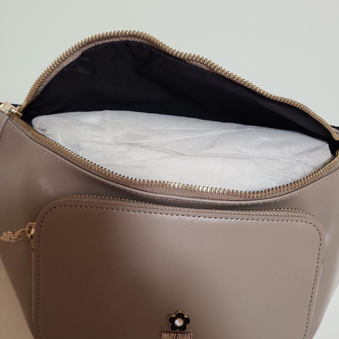 MARY QUANT　エポビジューデイジーポイントボディバッグ　グレージュ