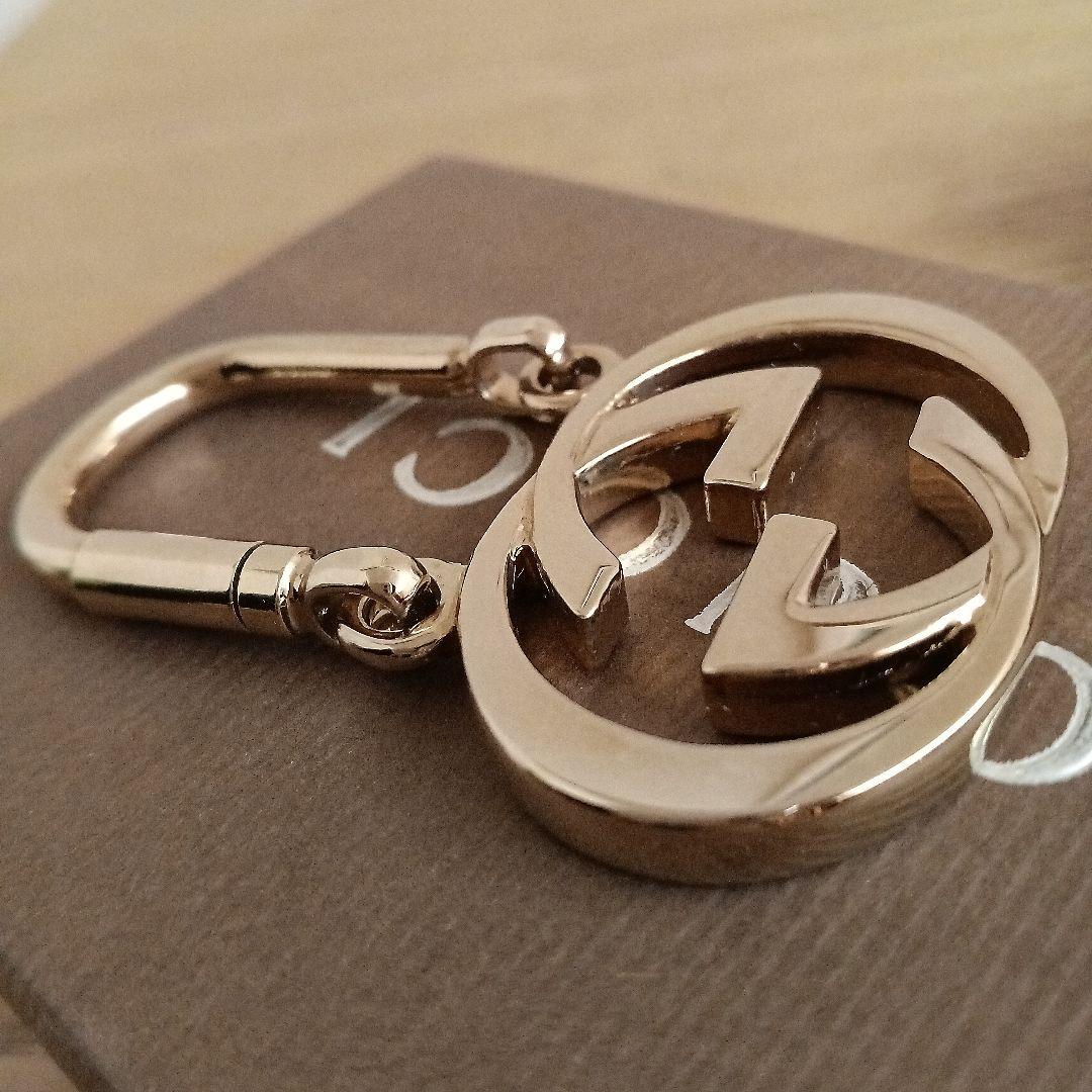 GUCCI ゴールドメタルキーホルダー