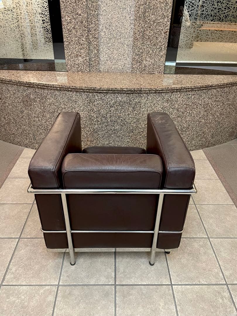 ル・コルビュジェ　LC2 ダークブラウン1P1人掛け　ル・コルビジェ C