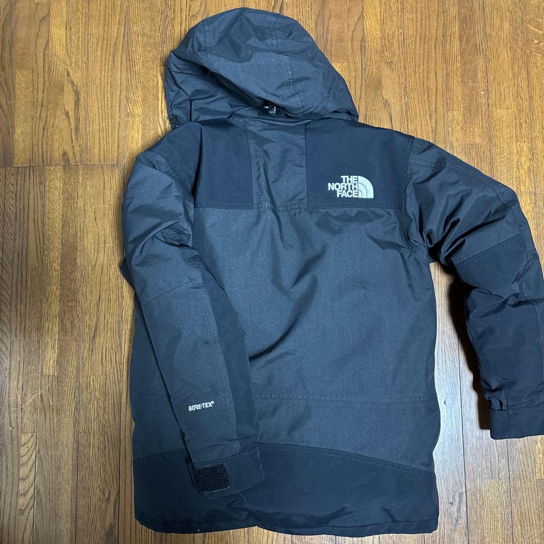 ノースフェイス　マウンテンダウン　ブラック　sサイズ