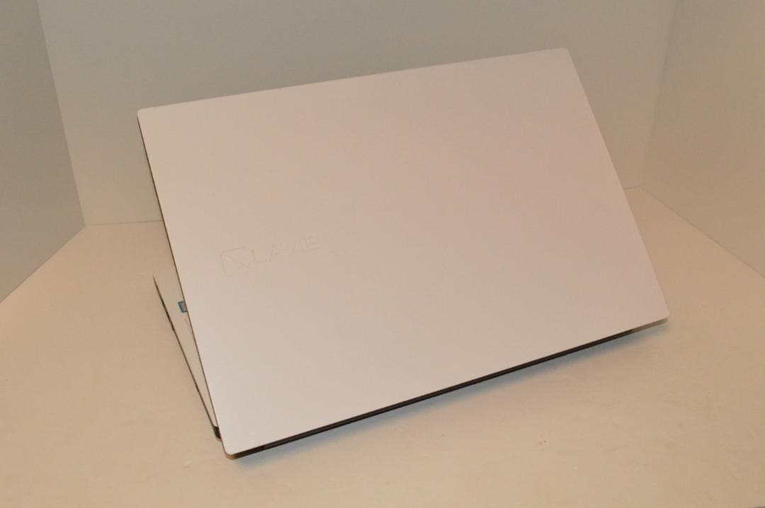 ホワイトLAVIE第8世代Corei7/32G/SSD500G/バッテリー良好