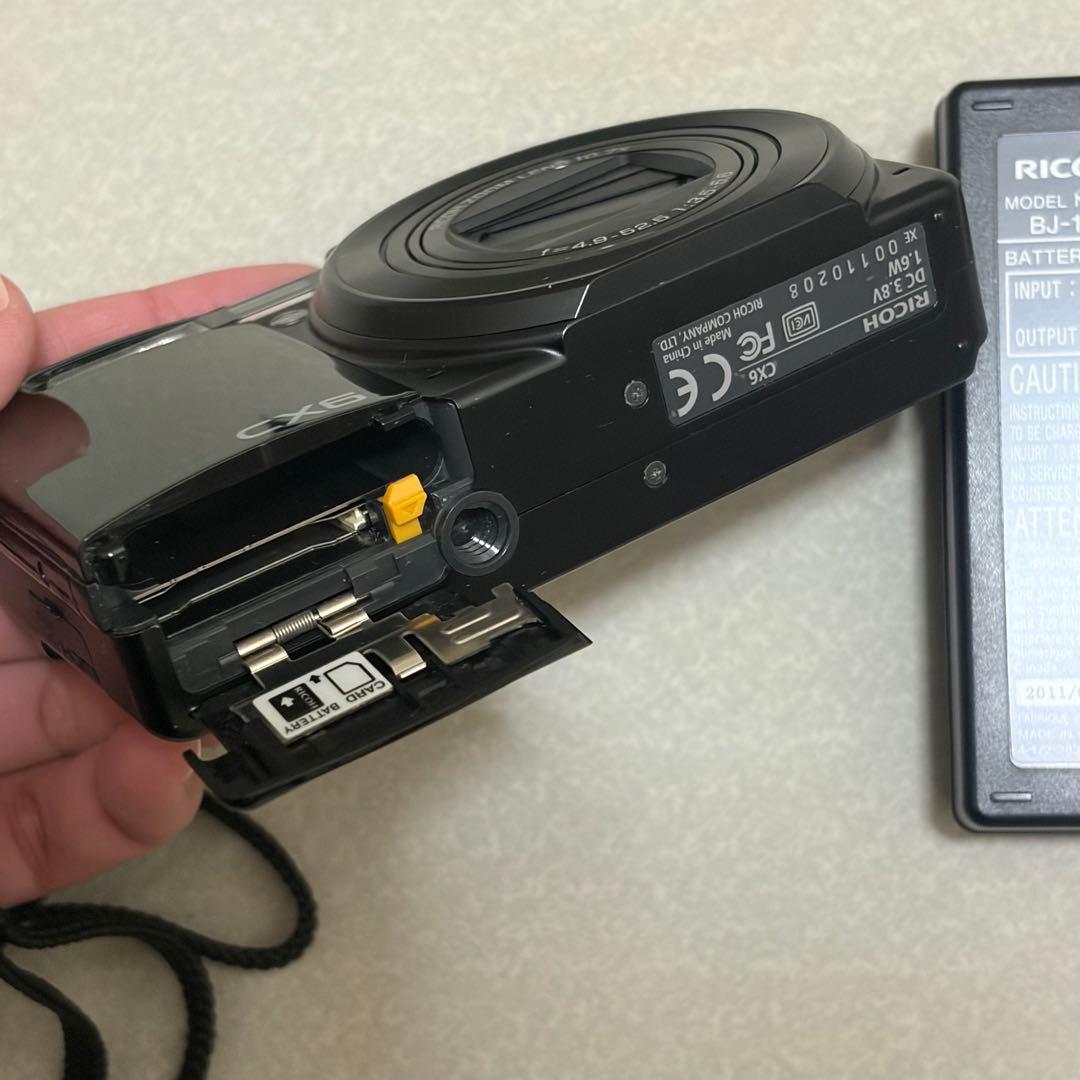 RICOH コンデジ デジカメ　CX6