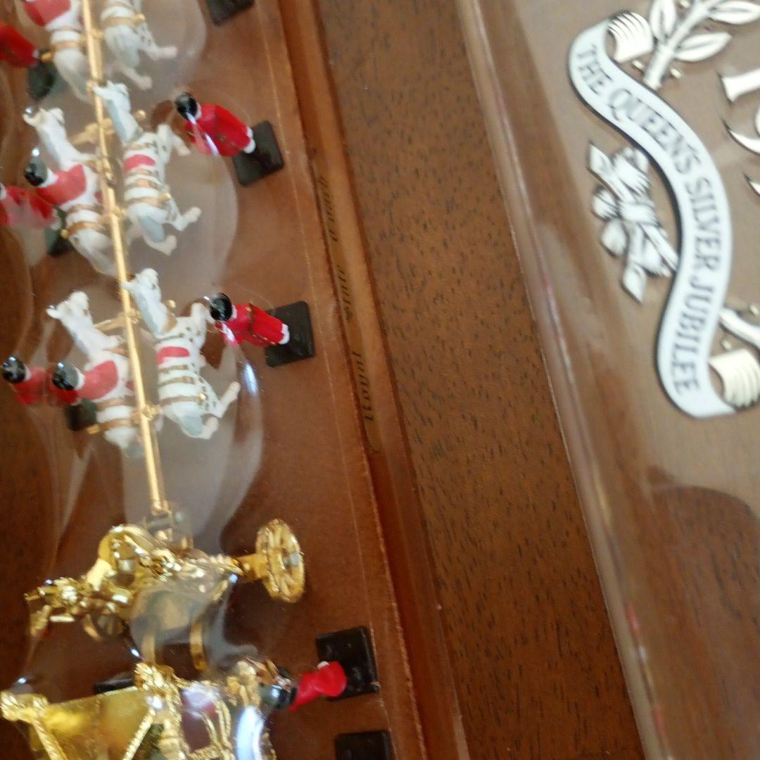 エリザベス女王　シルバージュビリー　馬車　パレード　イギリス王室