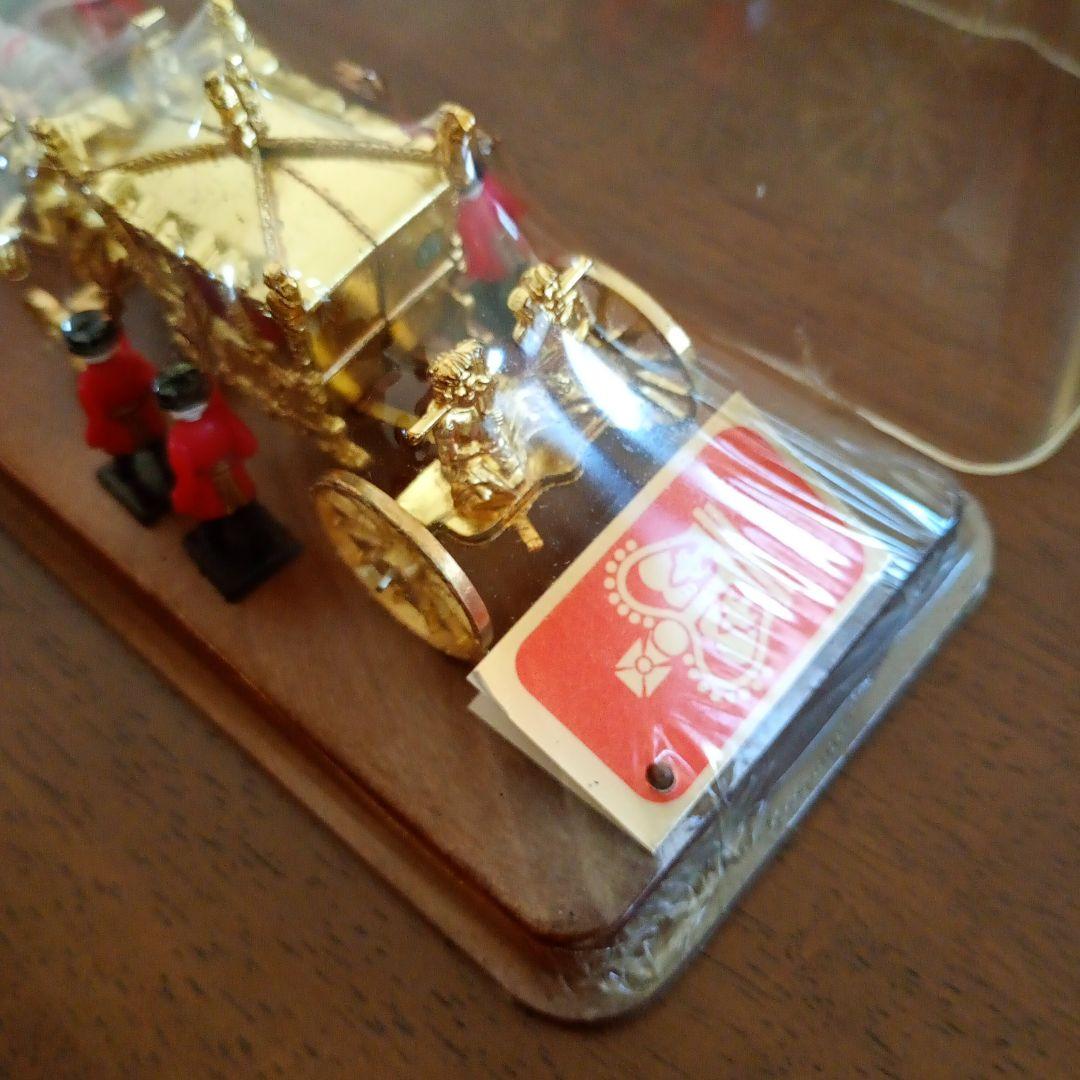 エリザベス女王　シルバージュビリー　馬車　パレード　イギリス王室