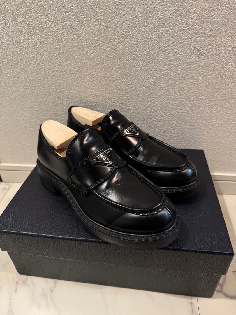 K*A様 プラダ チョコレート ローファー モノリス