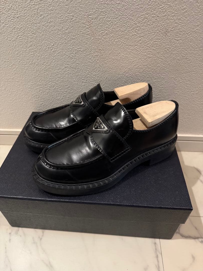 K*A様 プラダ チョコレート ローファー モノリス