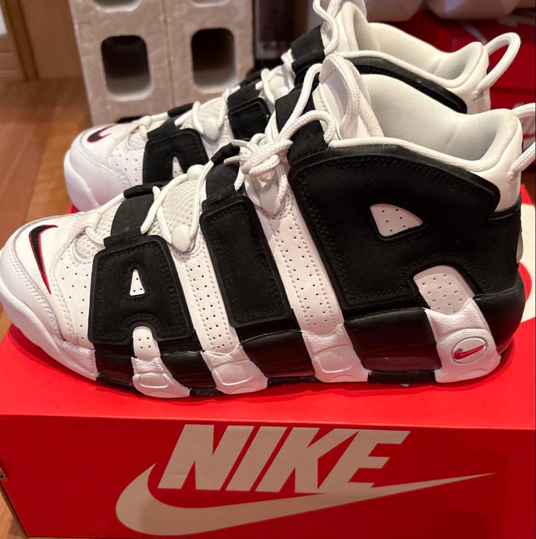 NIKE モアアップテンポ　人気のゼブラ