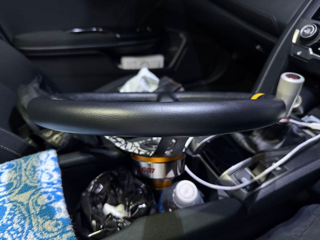 MOMO UJ-01 ステアリング 350mm ウルトラジャパンブラックレザー