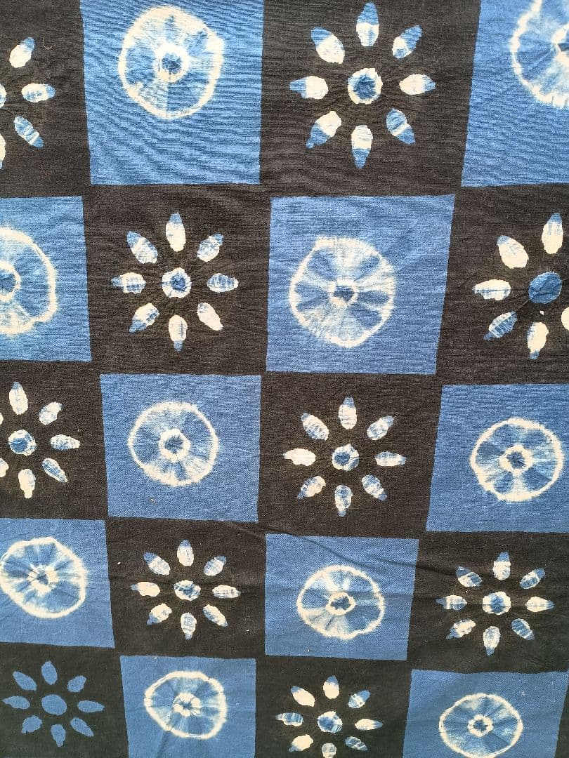 藍染木綿 市松模様に絞り花輪染 大きなタペストリー