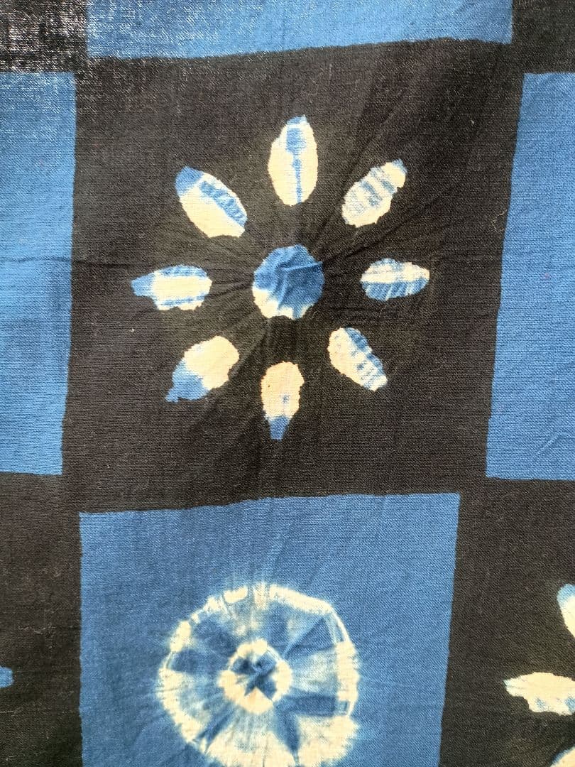 藍染木綿 市松模様に絞り花輪染 大きなタペストリー