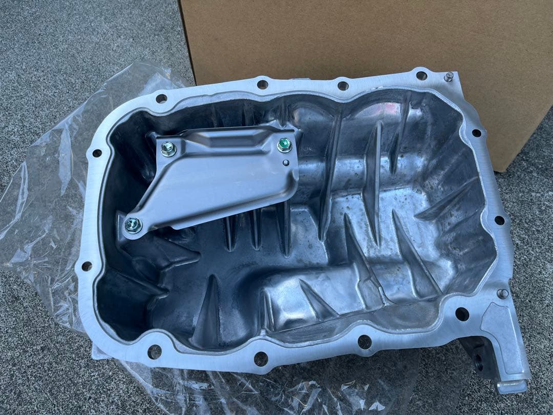 【新品】ダイハツ純正 オイルパン 12101-B2025 キャスト ウェイク 等