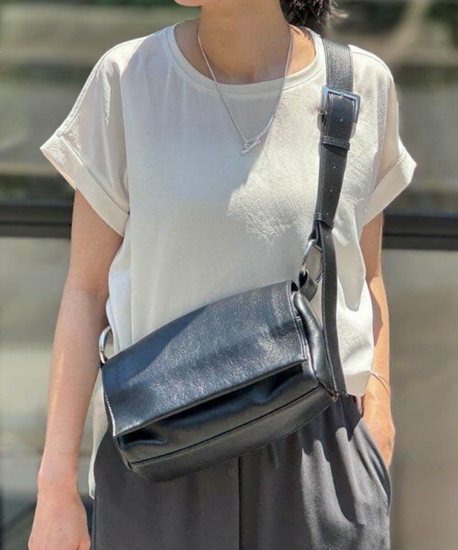 新品未使用　ビアズリー　レザーボディバッグ　ブラック　2025 今期