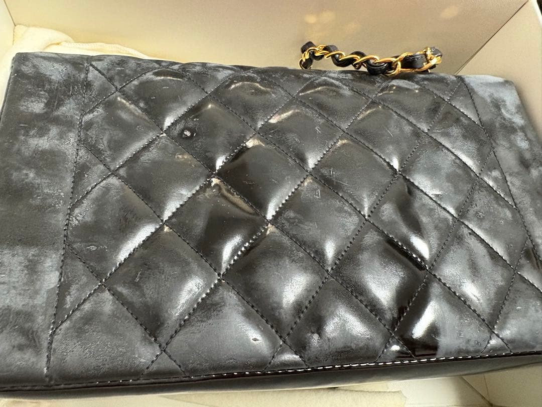 CHANEL マトラッセエナメルショルダーバッグ