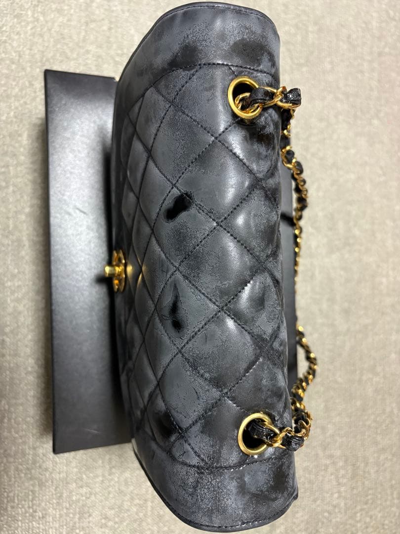 CHANEL マトラッセエナメルショルダーバッグ