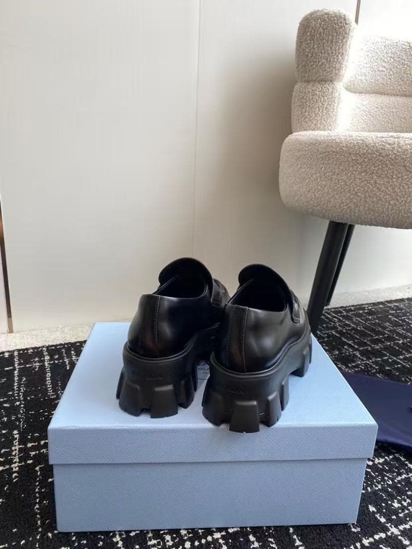 美品プラダ ブラック 厚底ローファー 38サイズ
