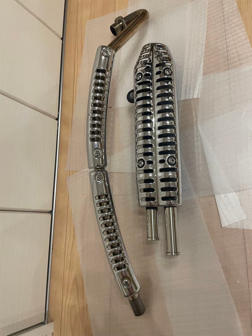 【美品】TAKEGAWA スクランブラーマフラー（アップ)(政府認証）