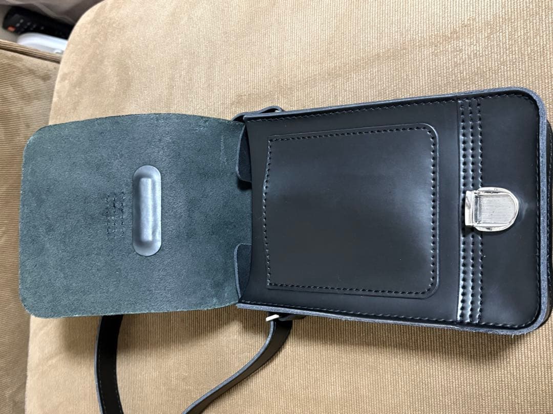 ［ほぼ未使用品］Dr. Martens ブラックショルダーバッグ