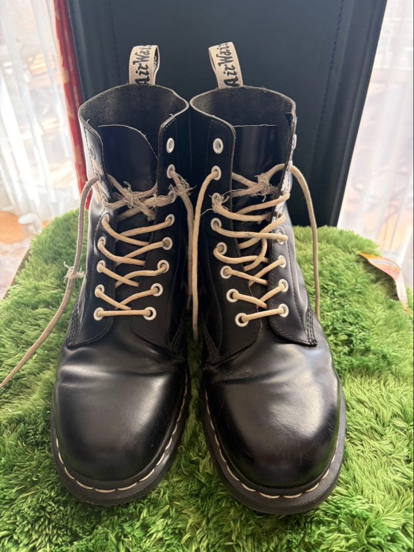 ドクターマーチン8ホール　ホワイトステッチ　ホワイトホール　ホワイトタグ