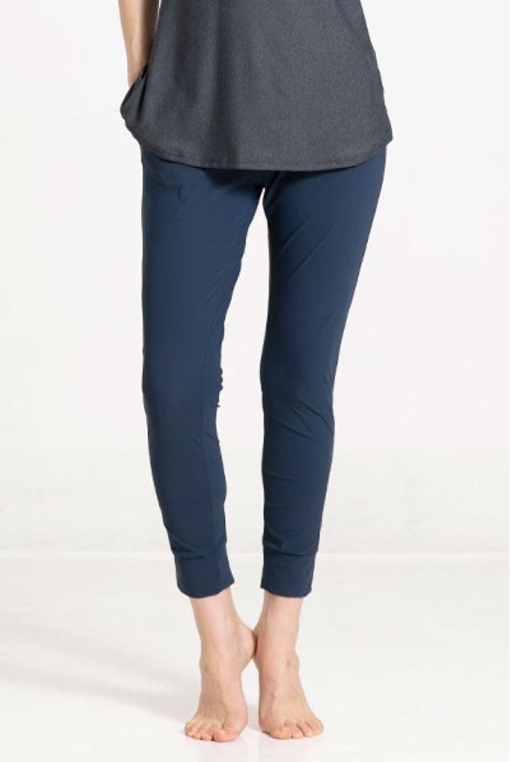 suria ヨガパンツ　ネイビー